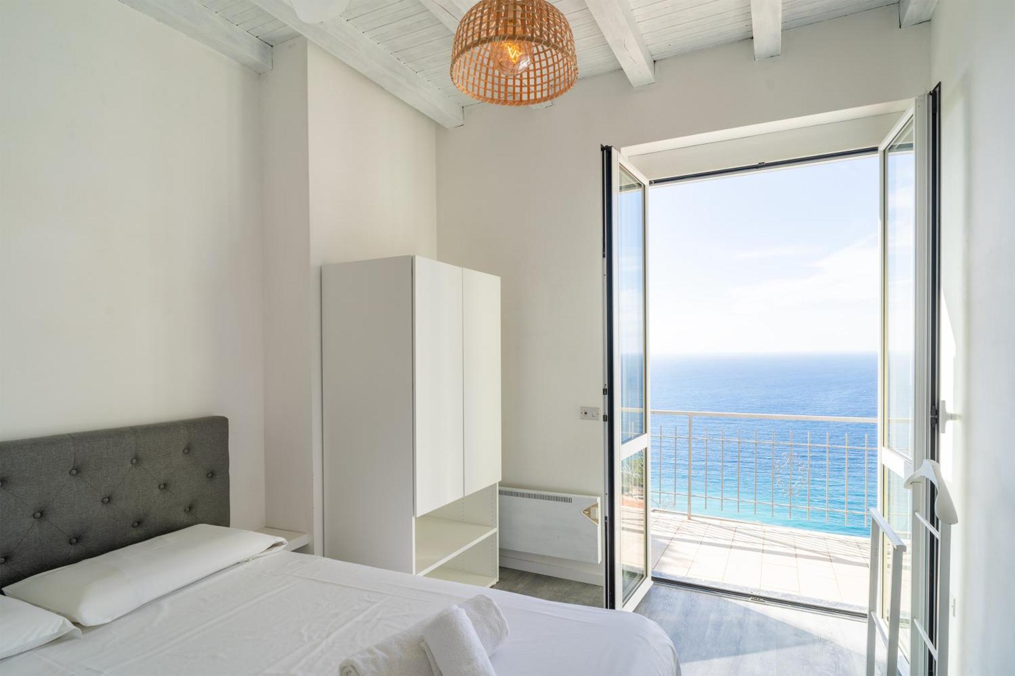 Casa Grimaldi - Terrace & Sea View Apartment Вентимиля Екстериор снимка