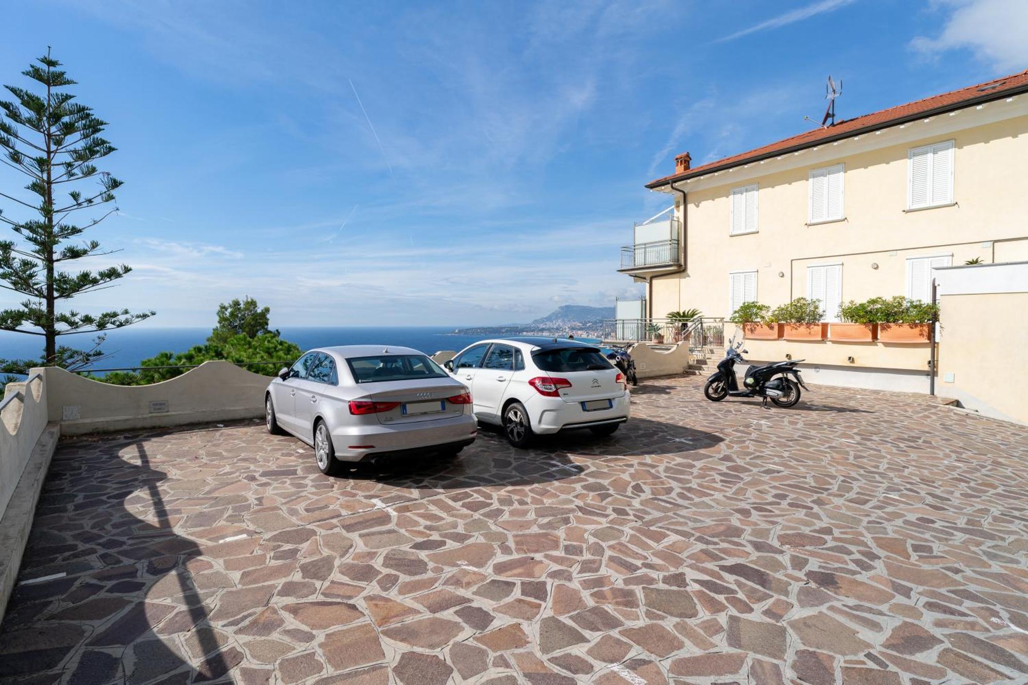 Casa Grimaldi - Terrace & Sea View Apartment Вентимиля Екстериор снимка