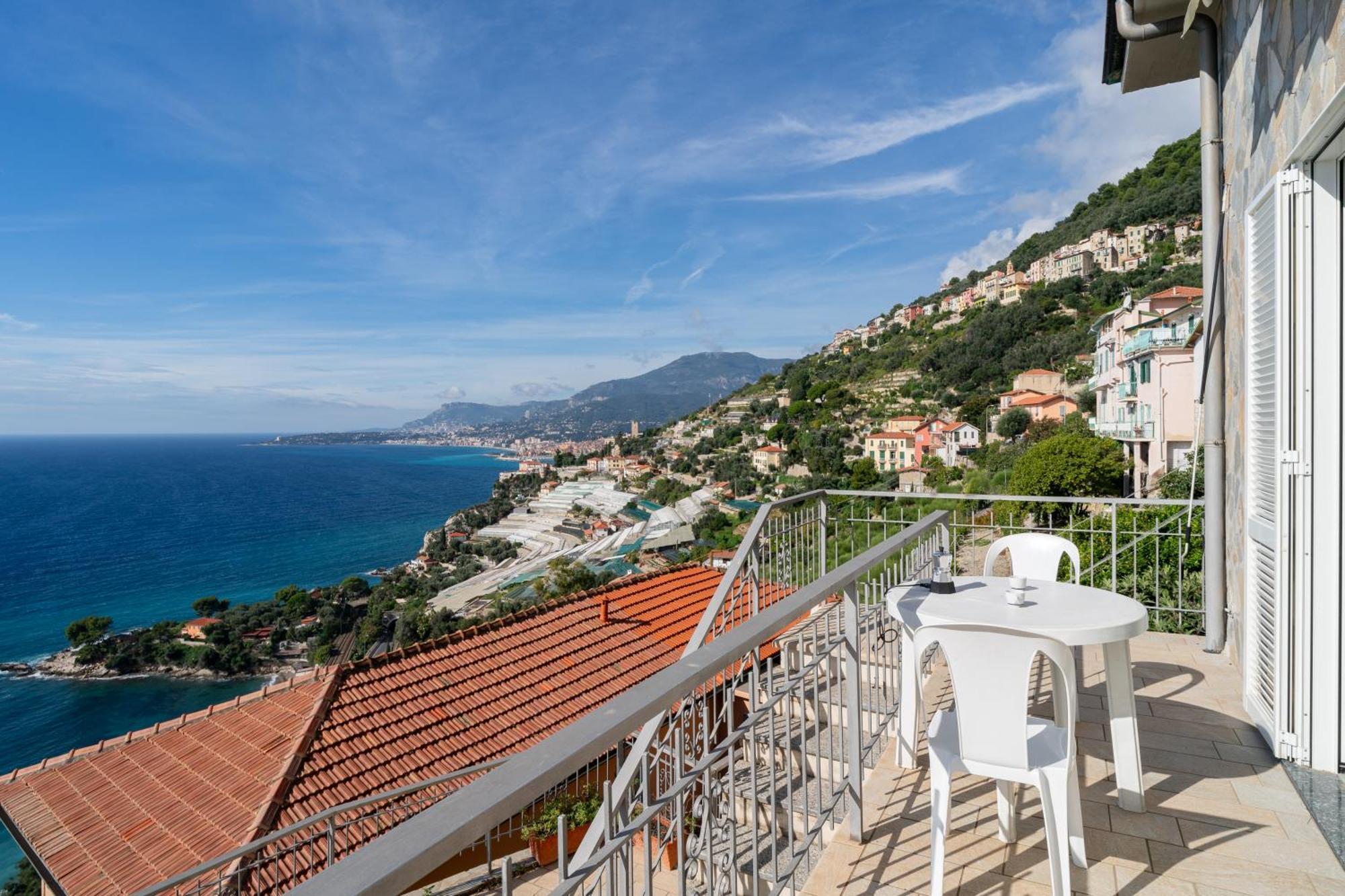 Casa Grimaldi - Terrace & Sea View Apartment Вентимиля Екстериор снимка