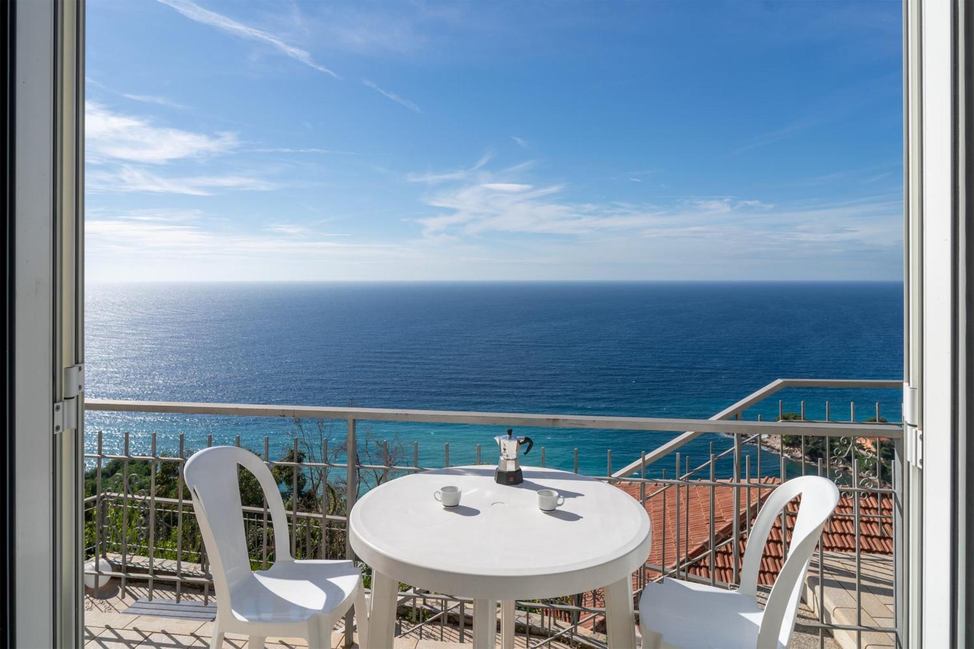 Casa Grimaldi - Terrace & Sea View Apartment Вентимиля Екстериор снимка