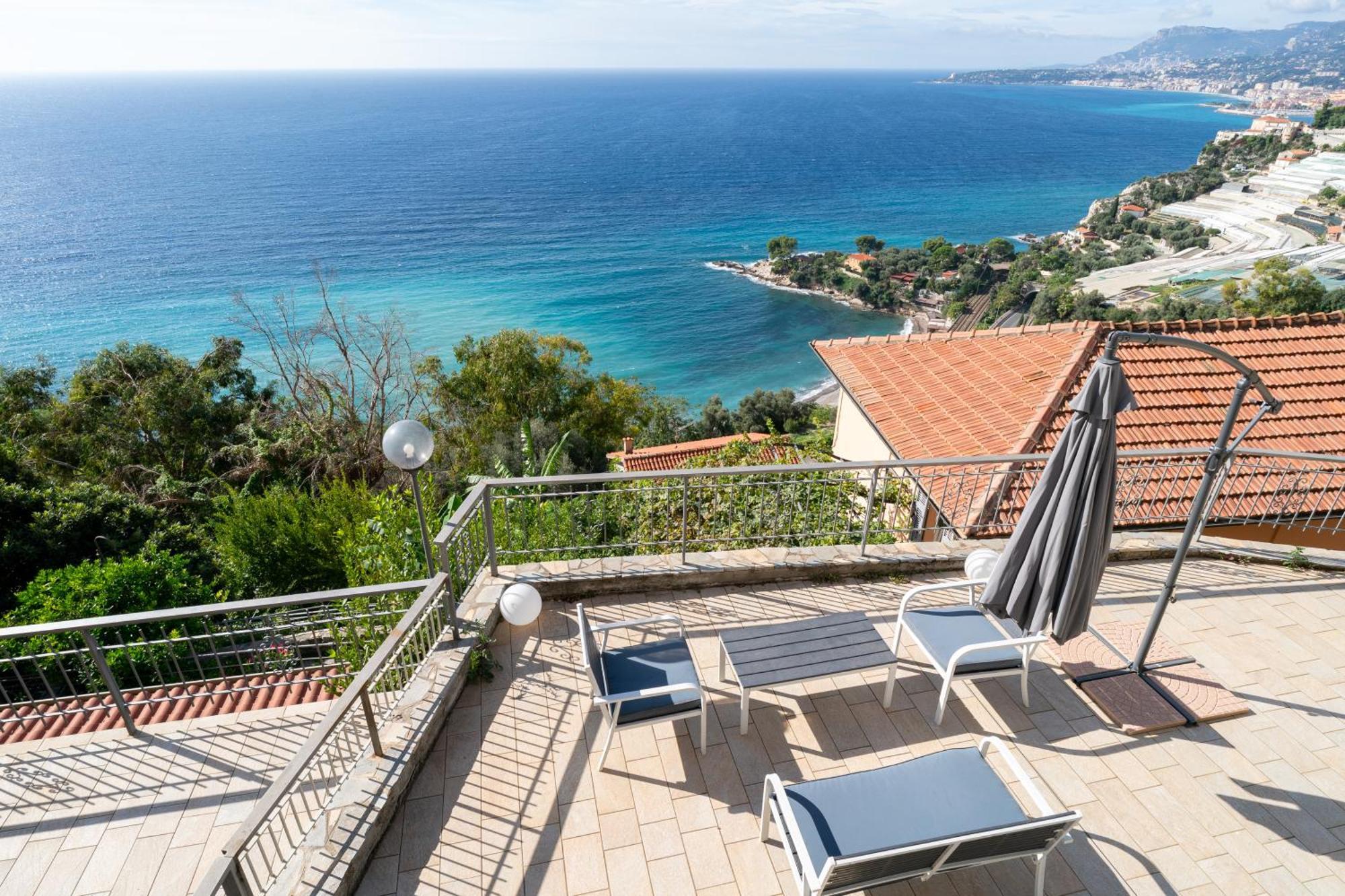 Casa Grimaldi - Terrace & Sea View Apartment Вентимиля Екстериор снимка